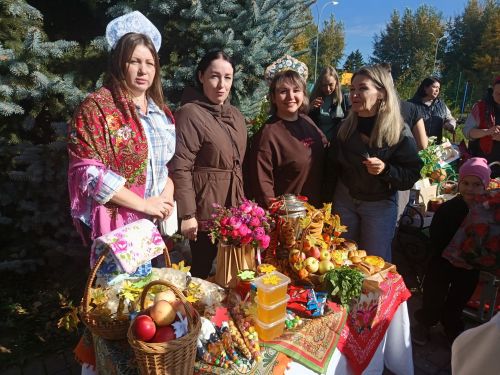 В Мензелинске благотворительная ярмарка в поддержку бойцов СВО собрала 256 тысяч рублей