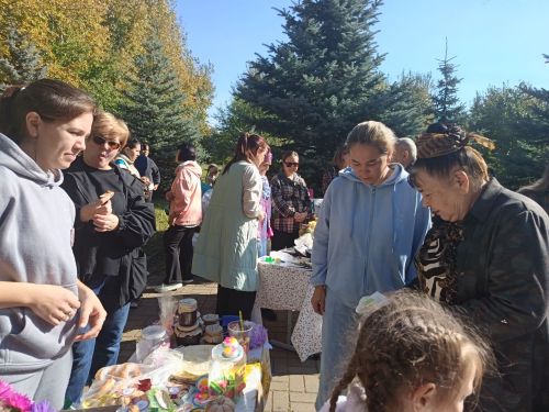 В Мензелинске благотворительная ярмарка в поддержку бойцов СВО собрала 256 тысяч рублей