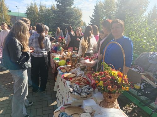 В Мензелинске благотворительная ярмарка в поддержку бойцов СВО собрала 256 тысяч рублей