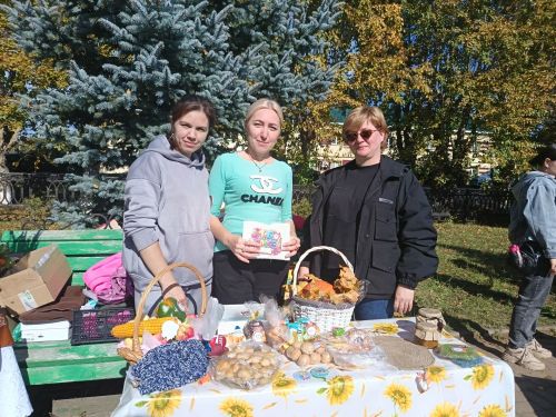 В Мензелинске благотворительная ярмарка в поддержку бойцов СВО собрала 256 тысяч рублей