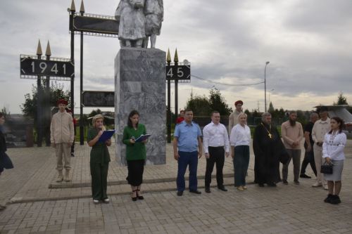 Молодежь Мензелинска приняла участие на митинге ко Дню солидарности в борьбе с терроризмом