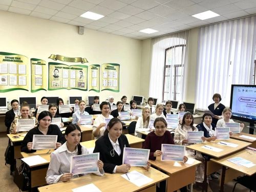 Студенты Мензелинского педколледжа написали диктант на языках народов России