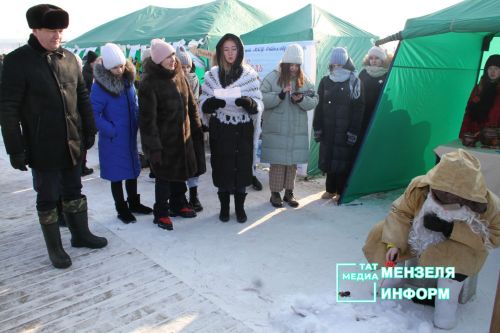Соревнования по зимней ловле рыбы  и фестиваль ухи в Мензелинске