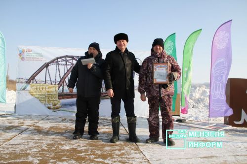 Соревнования по зимней ловле рыбы  и фестиваль ухи в Мензелинске