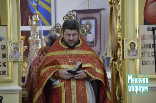 В день памяти преподобномученицы Маргариты в Мензелинске прошли праздничное богослужение и крестный ход