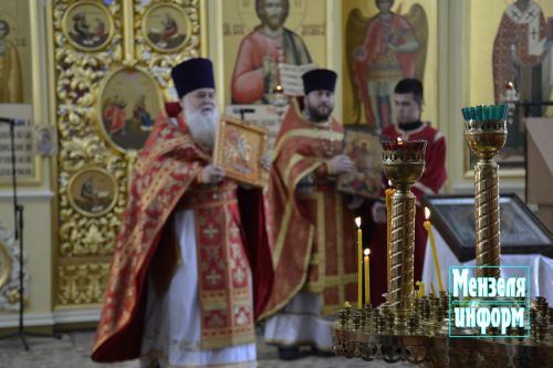 В день памяти преподобномученицы Маргариты в Мензелинске прошли праздничное богослужение и крестный ход
