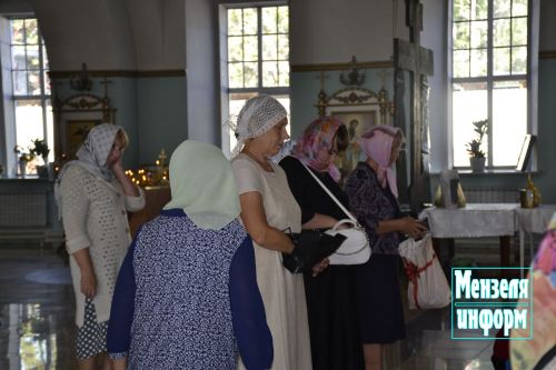 В день памяти преподобномученицы Маргариты в Мензелинске прошли праздничное богослужение и крестный ход