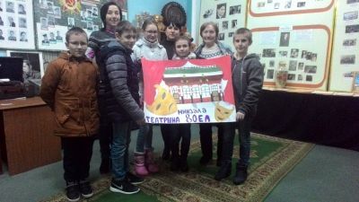 Ученики СОШ №1 г.Мензелинск подарили коллективу театра газету