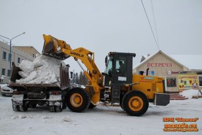 Очищают Мензелинск от снега