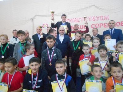 В Матвеевской школе прошли соревнования по борьбе 