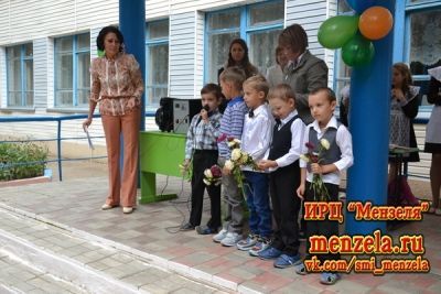 В Коноваловской основной общеобразовательной школе День знаний провели, как и ежегодно, со вкусом и красочно