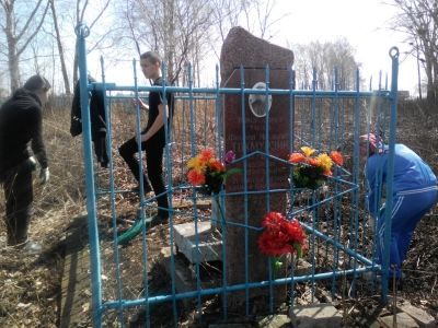 Учащиеся Калтаковской СОШ почтили память учителя-революционера