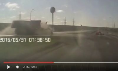Появилось видео жуткого столкновения грузовиков под Челнами