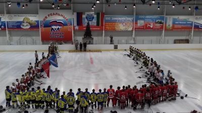В Мензелинске проходит хоккейный турнир