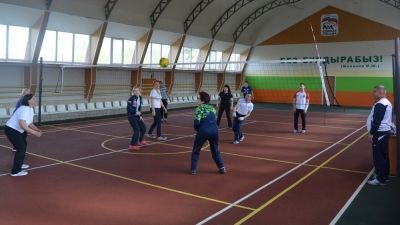 Стало известно, коллектив какой школы Мензелинского района лучше всего играет в волейбол