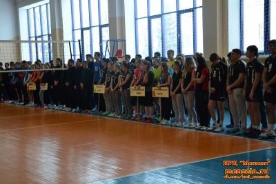 В Мензелинске соревнуются сильнейшие волейбольные команды сельских районов РТ