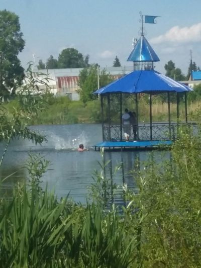 Подростки открыли купальный сезон на Утином озере в Мензелинске