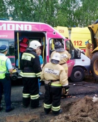 В Челнах маршрутка столкнулась с трактором: пострадали четыре человека