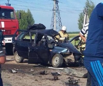 В Татарстане из-за открывшегося капота водитель "Лады Калины" попал в смертельное ДТП