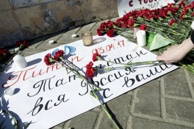 4 апреля жители Казани и Татарстана решили почтить память погибших и выразить моральную поддержку пострадавшим от взрыва в метро Санкт-Петербурга