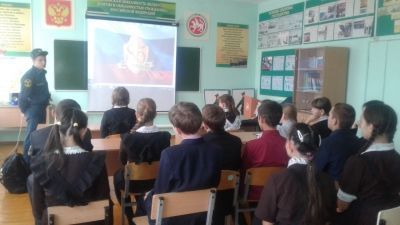 Ученики Аюской школы узнали историю гражданской обороны РФ