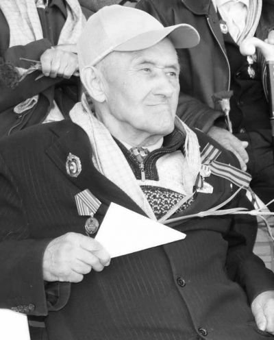 Мензелинцы проводили в последний путь Петрова Павла Григорьевича, около 20 лет возглавлявшего совет ветеранов района