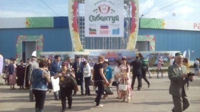 В эти минуты в городе Астрахань идёт Федеральный Сабантуй.Там принимает участие Президент Татарстана и делегации Балтасинского и Атнинского районов