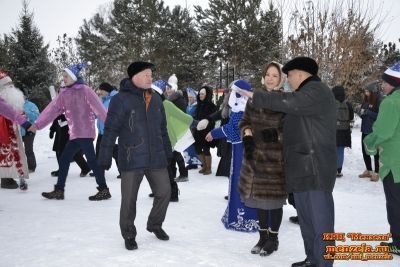 Депутат Госдумы РФ Альфия Когогина участвовала на открытии Новогодней елки в Парке Победы города Мензелинск.