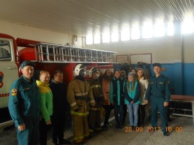 Ученики Николаевской школы Мензелинского района примерили "боевую" одежду пожарных