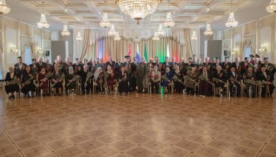 Президент РТ Рустам Минниханов вручил мензелинцу юбилейную медаль
