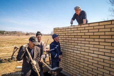 В Чупаеве жители сами строят мемориал