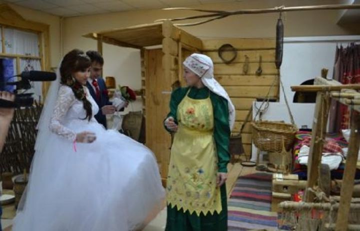 У Ильзиды и Ильмира Зялиловых церемония регистрации брака прошла в Мензелинском краеведческом музее