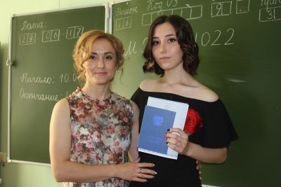 Единственная, кто набрала 100 баллов по ЕГЭ  в Мензелинском районе – это ученица СОШ №1 Наиля Салимова