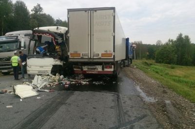 Автобус из Казани с 38 пассажирами врезался в грузовик, есть пострадавшие