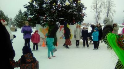 Воспитатели ДОУ 7 и 8 в парке Победы провели Новогодние гулянья (ФОТО)
