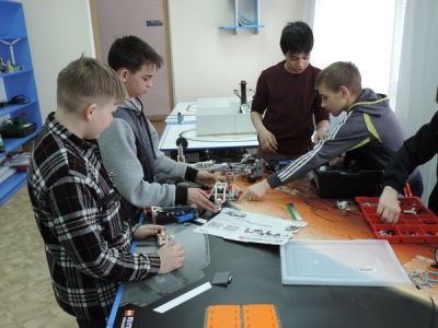 Мензелинские школьники увлекаются робототехникой