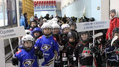В Мензелинске стартовал межрегиональный турнир по хоккею на "Медаль для мамы"