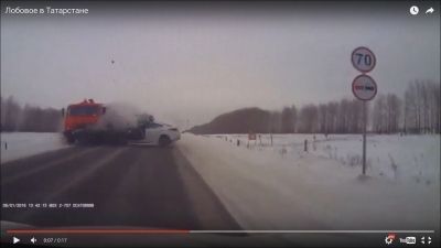 Водитель без прав протаранил КамАЗ на встречке (видео)