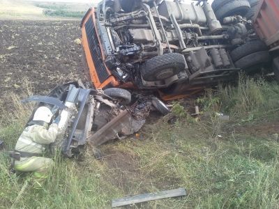В Татарстане супруги погибли при столкновении легковушки с грузовиком