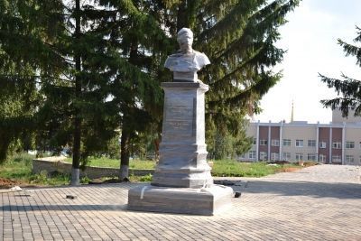 В Мензелинск привезли два бюста героя-поэта М.Джалиля 