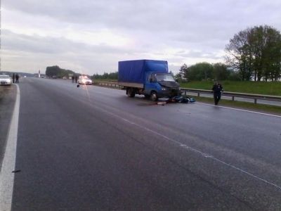 В Татарстане скутерист без водительского удостоверения погиб под колесами фургона  