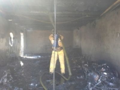 Огнеборцы потушили пожар в частном гараже Мензелинска