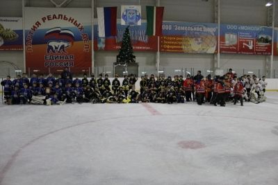 В Мензелинске прошел турнир по хоккею приуроченный к 70-летию Российского хоккея