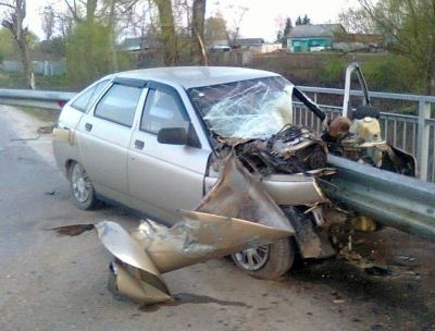 Страшная авария в Татарстане: дорожное ограждение насквозь пробило авто (ФОТО)