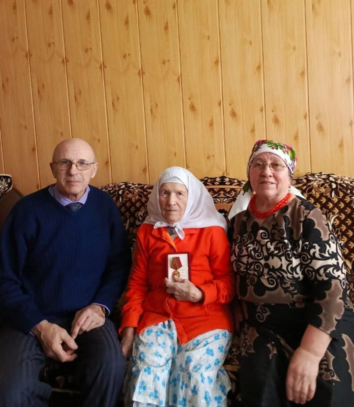 Матвеевка авыл җирлегендә яшәүче тыл ветераннарына  медальләр тапшырылды