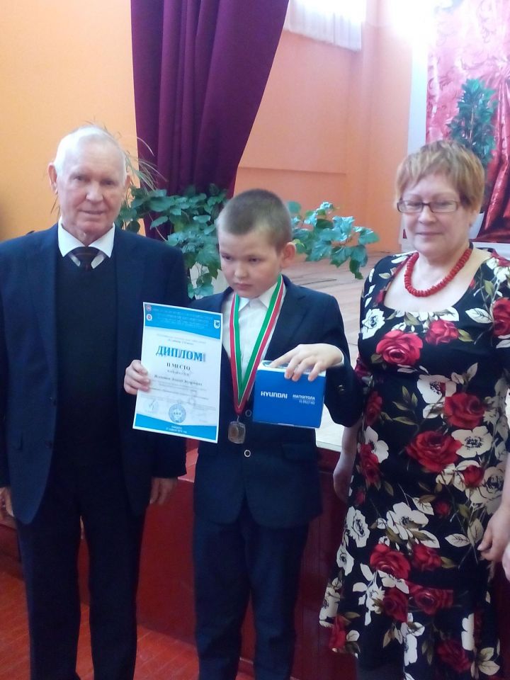 Леонид Исаметов занял 2 место в Республиканской олимпиаде юных изобретателей