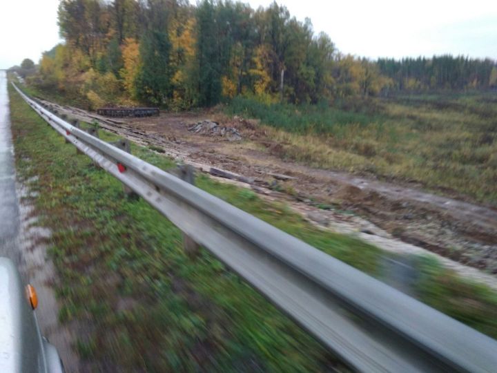 Начались ремонтные работы дамбы по дороге Мензелинск-Кузкеево