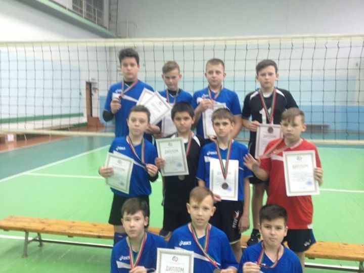 Сборная Мензелинского района стала бронзовым призером республиканских соревнований по волейболу