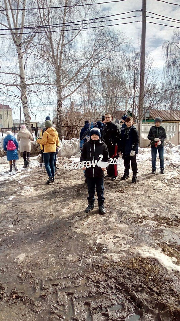 Ученики СОШ №2 г.Мензелинск приступили к очистке своей территории