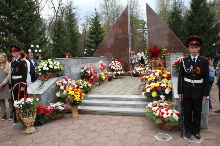 Около 300 тысяч рублей собрано на благоустройство и ремонт мемориала Победы, и оказание материальной помощи участникам войны